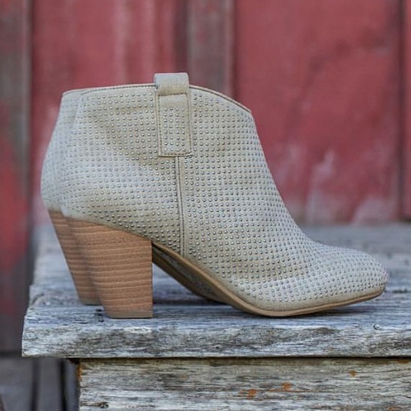 NIB Worth The Wait Tiny Studs Chic Ankle Bootie - Picture 1 of 7